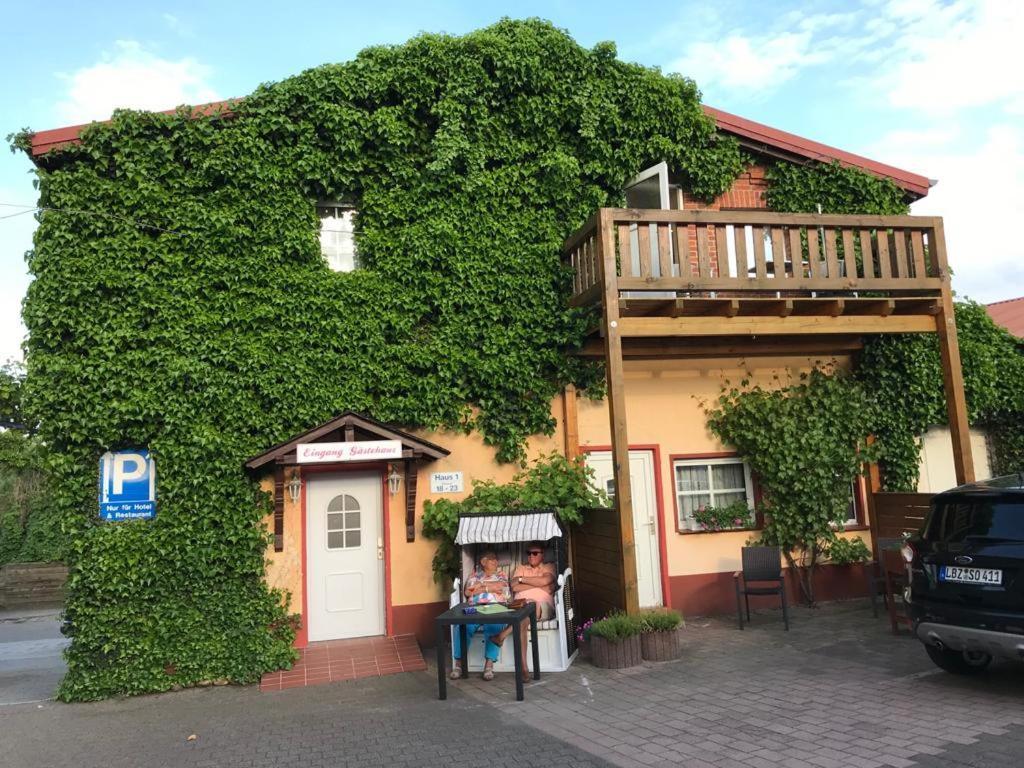 Lübz Hotel-Restaurant Christine מראה חיצוני תמונה