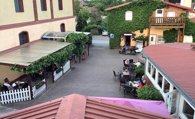 Lübz Hotel-Restaurant Christine מראה חיצוני תמונה
