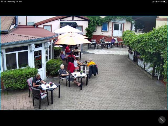 Lübz Hotel-Restaurant Christine מראה חיצוני תמונה