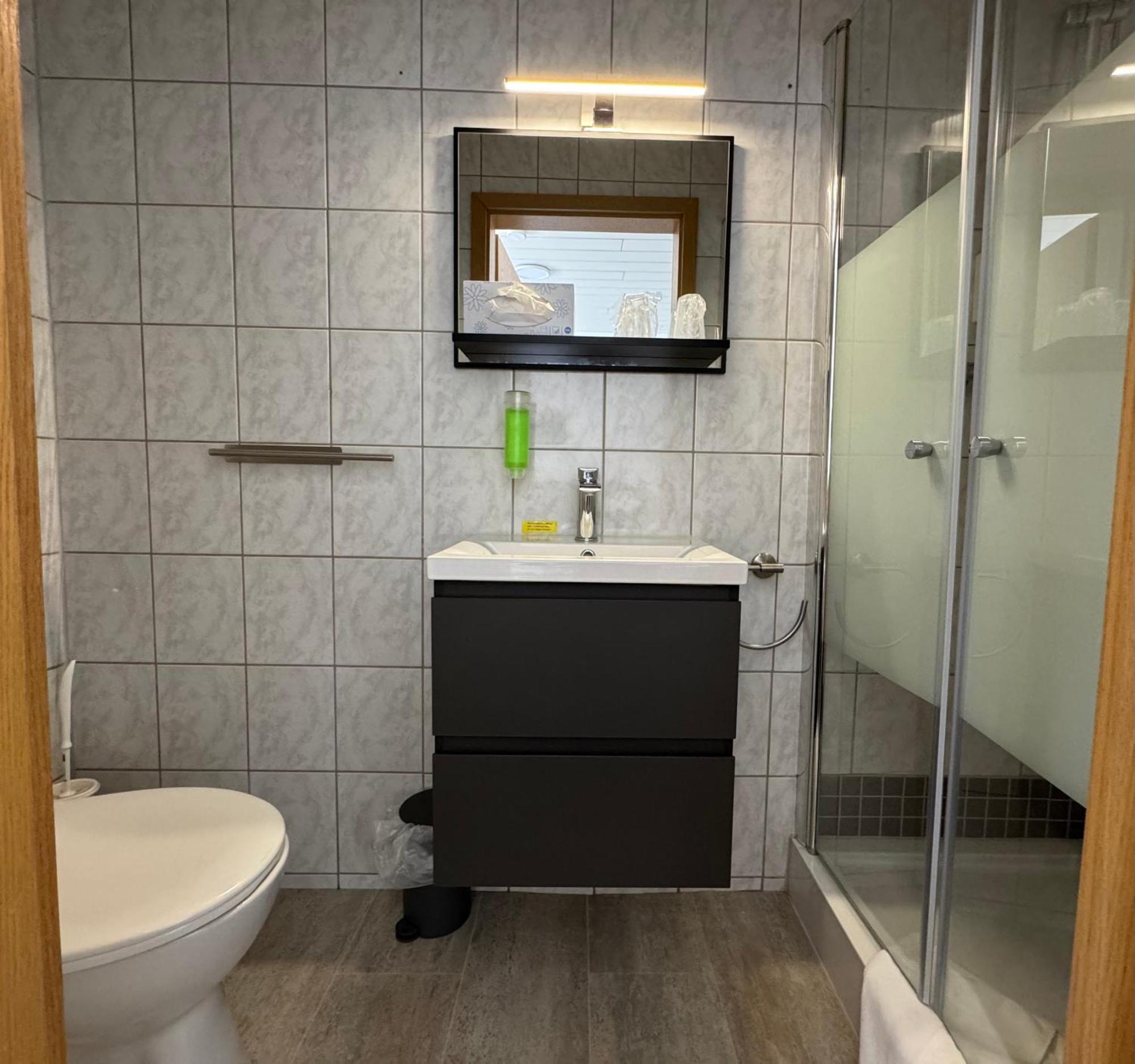 Lübz Hotel-Restaurant Christine מראה חיצוני תמונה