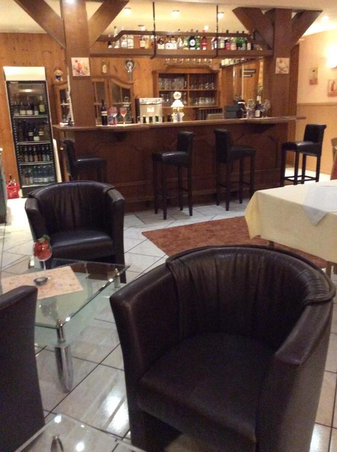 Lübz Hotel-Restaurant Christine מראה חיצוני תמונה