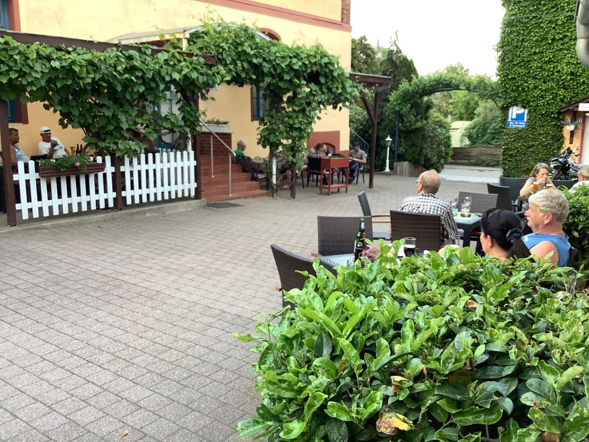Lübz Hotel-Restaurant Christine מראה חיצוני תמונה